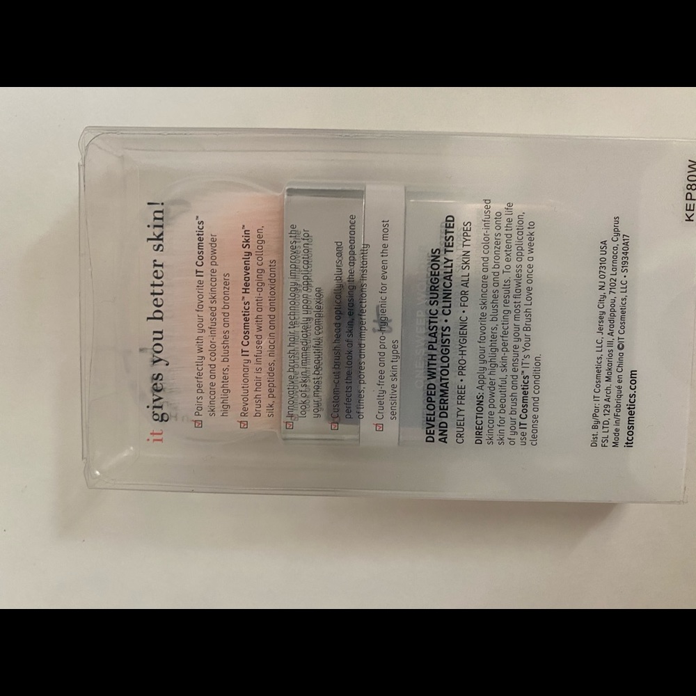 It Cosmetics face brush #705 - Picture 5 of 5
